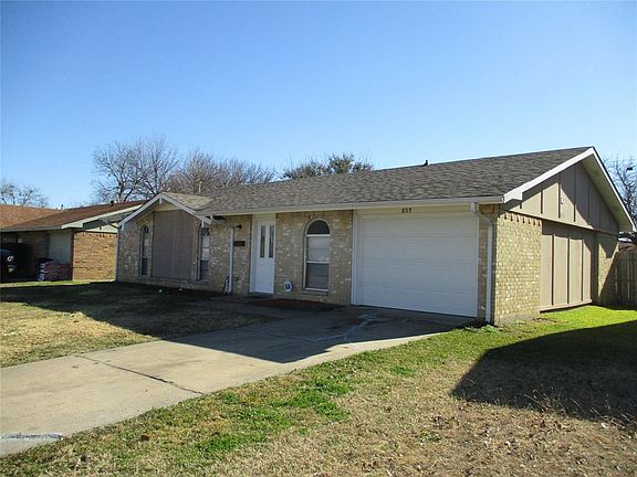 2nd image of 809 Las Palmas Dr