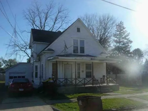 811-811 1/2 S Benton Ave, Freeport, IL 61032