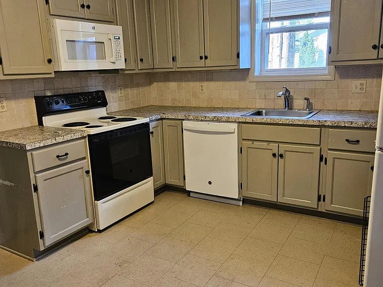 465 W Main St — Photo 5