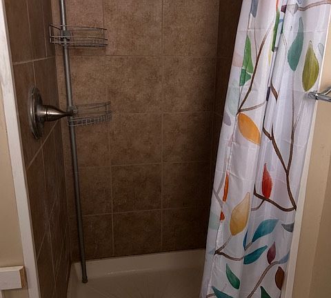 4th image of 505 E Hanna St #3