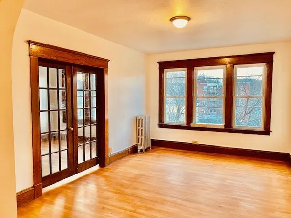 182 Oak St #4R, Holyoke, MA 01040