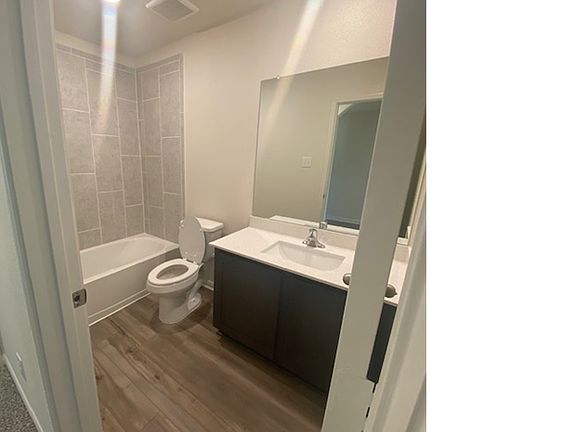 5th image of 3002 Hereford Dr