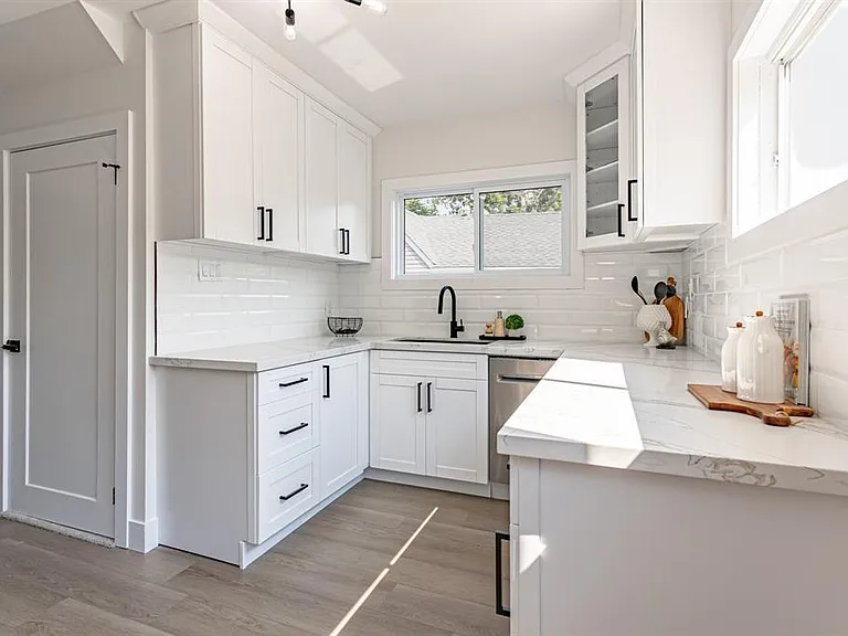 138 Sutton St — Photo 4