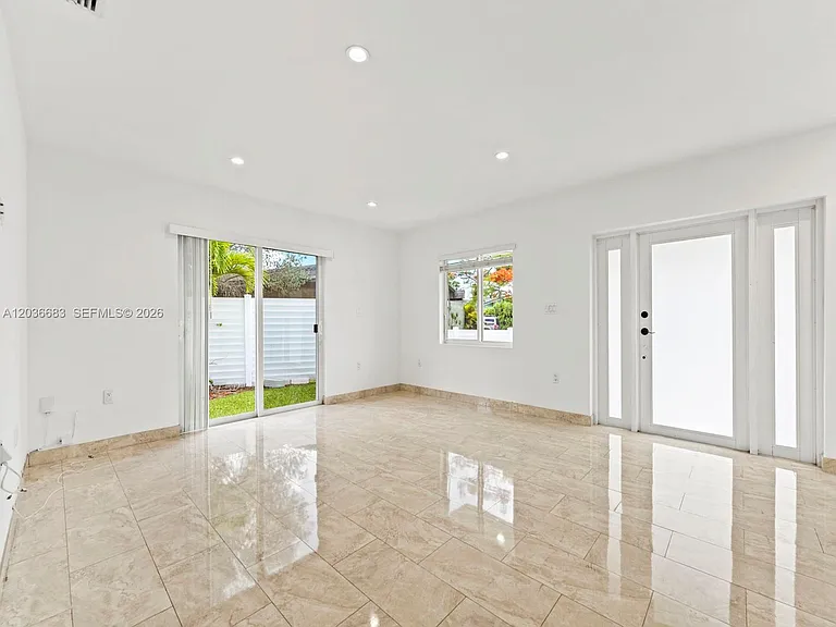 19715 SW 99th Pl — Photo 4