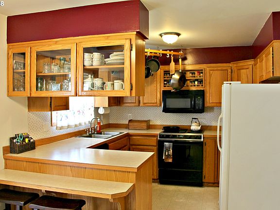 3rd image of 2027 SE Pine St