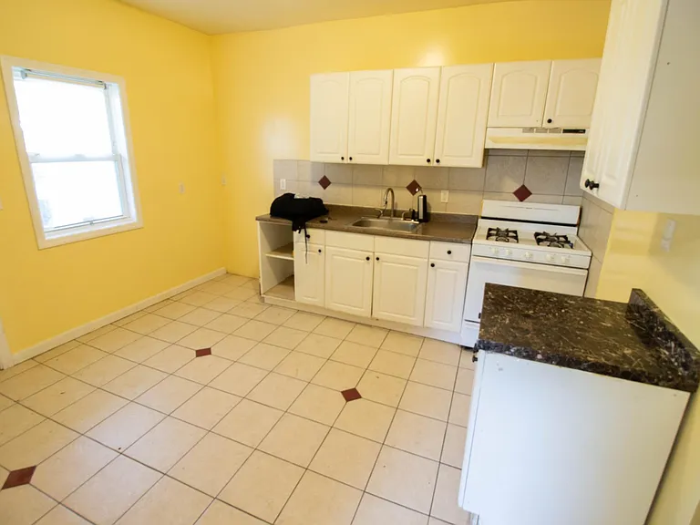 15 Webster St #3 — Photo 7