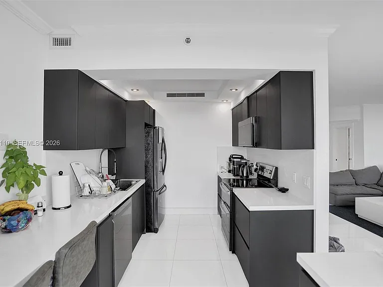2000 Island Blvd #1108 — Photo 4