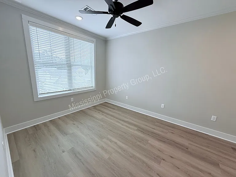 Savannah Flats — Photo 24