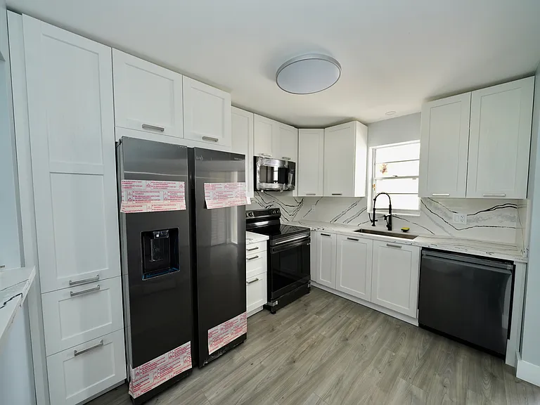 2541 Aragon Blvd #305 — Photo 3