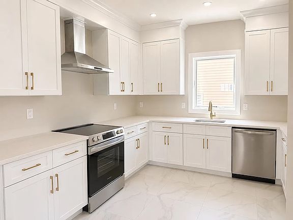 3rd image of 228 Sinclair Ave #2