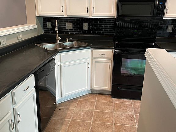 2nd image of 1024 Eagles Nest Ln #8