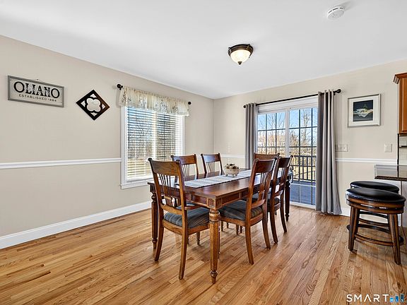 3rd image of 20 Colonial Heights Road