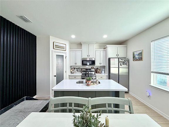 4th image of 1133 La Esmeralda Dr