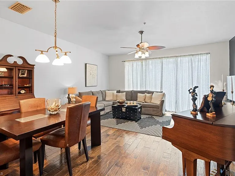 941 Hampton Cir #109 — Photo 3