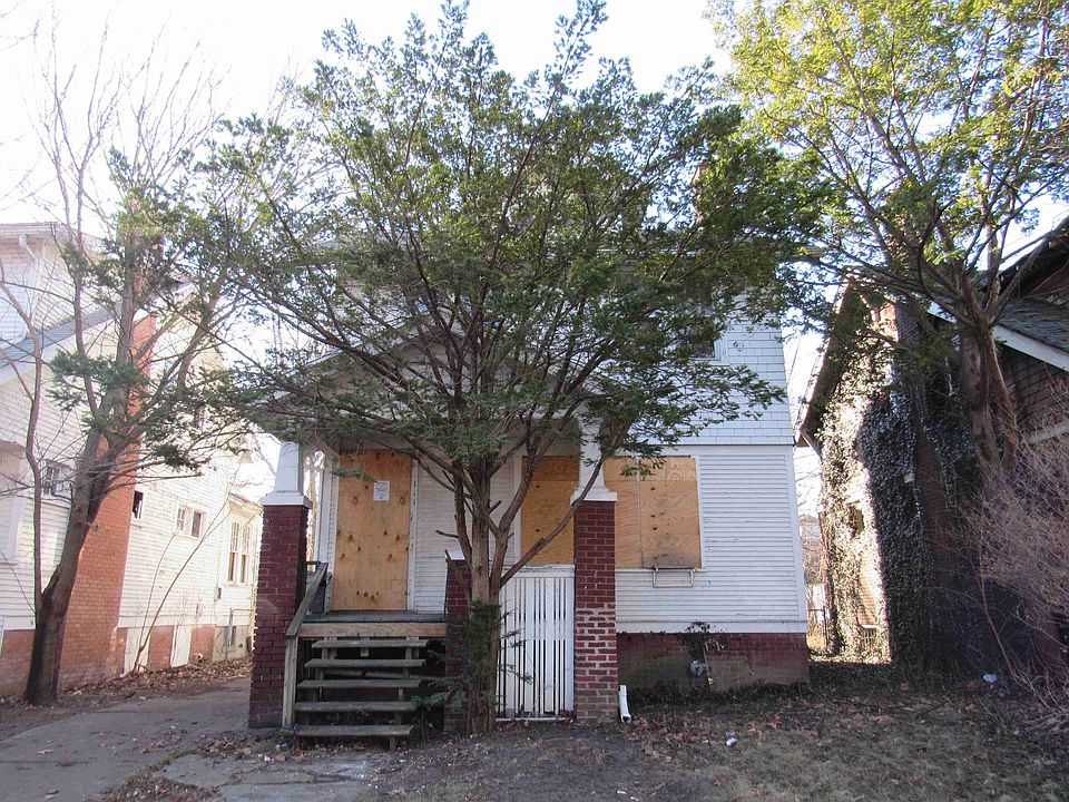 111 Cedarhurst Pl