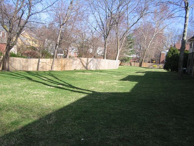 2nd image of 164 Knickerbocker Rd #5