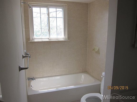 5th image of 749 E Fox Hills Dr #1