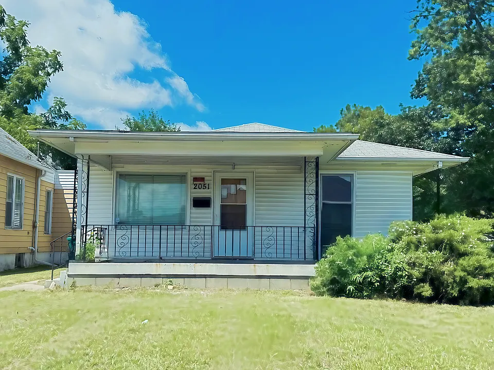 2051 N Main St