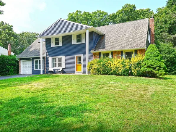 14 Woodbine Street, Coram, NY 11727