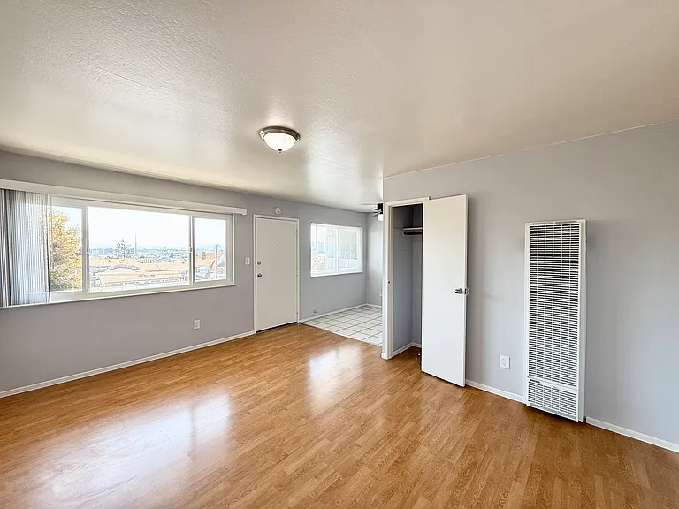 10th Avenue Apartments — Photo 2