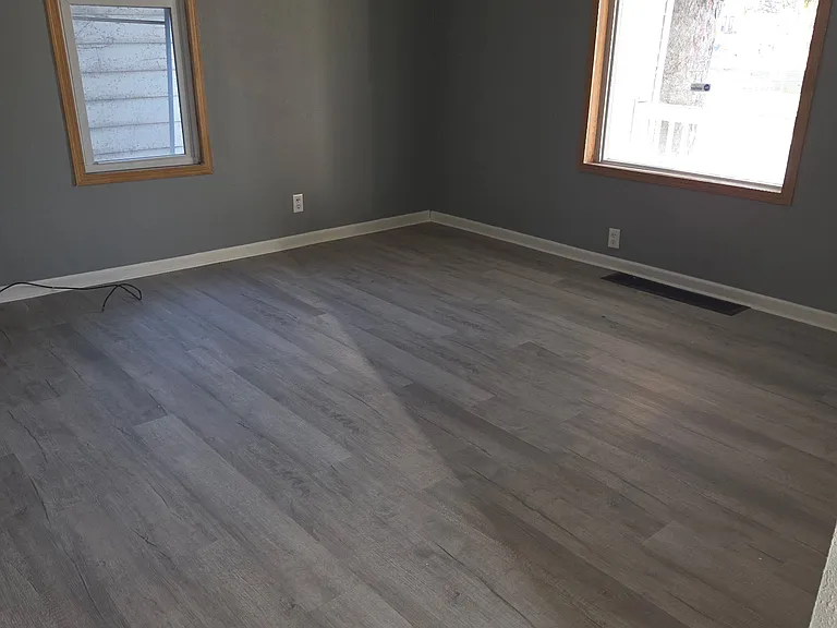 812 W McClure Ave — Photo 5