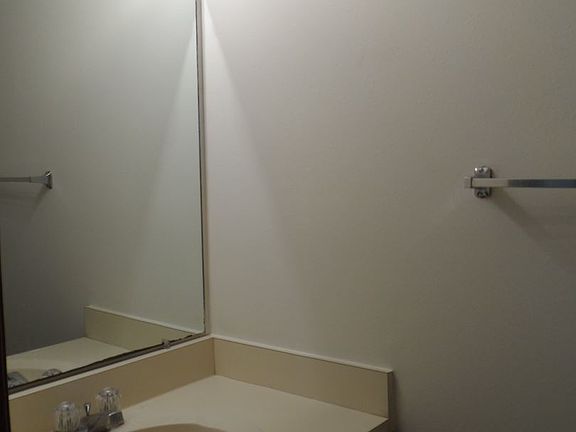 4th image of 611 Center St Unit 3