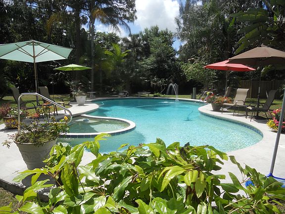 22x44x7' deep pool