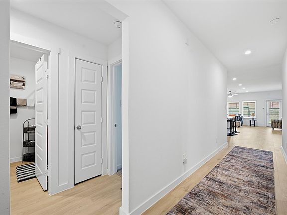 3rd image of 1206 Ricasoli Dr