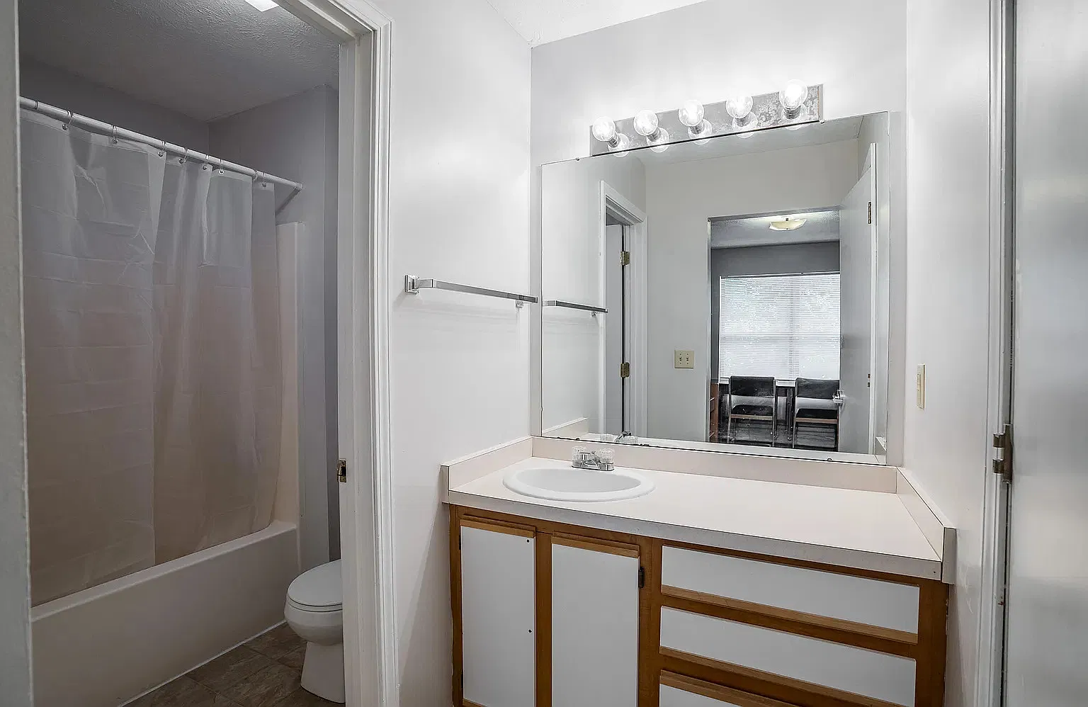 2 bed, 1100 sqft, $1,280 — Photo 1