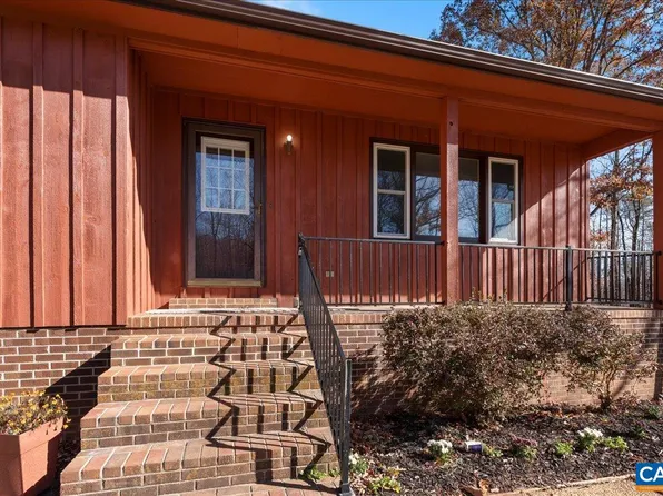 492 Red Bird Dr, Stanardsville, VA 22973