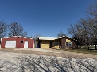 706 W Bushyhead Ave, Nowata, OK 74048
