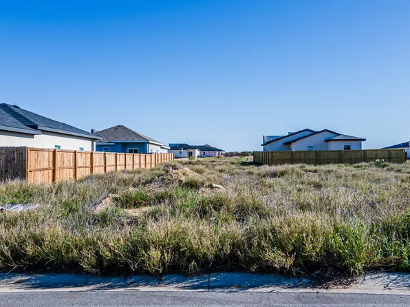 6705 El Jinete Dr, Laredo, TX 78043