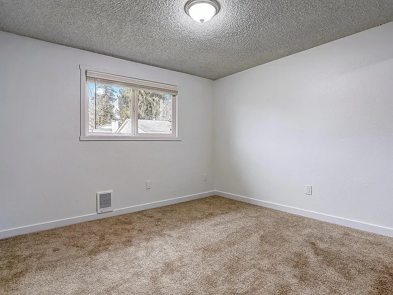 Tall Tree Manor — Photo 22