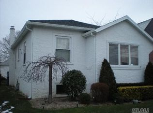 557 Beach 130th St, Belle Harbor, NY 11694