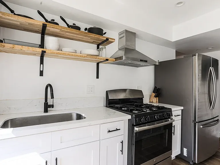 1601 W 35th St #15 — Photo 12