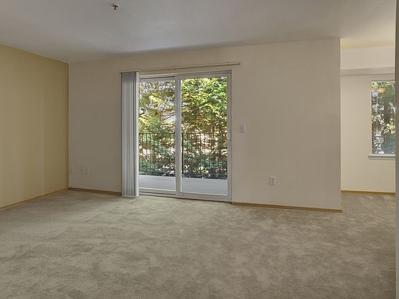 5th image of 11005 16th Ave SE #302