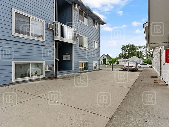 5th image of 2914 N Hogan St APT 6