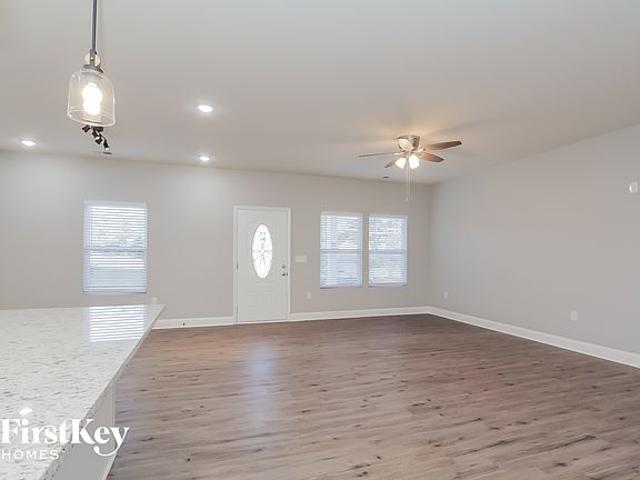 3rd image of 5109 Tuckaseegee Rd