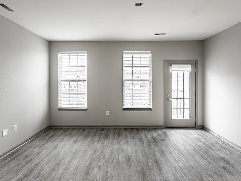 Bella Vista Apartments — Photo 7