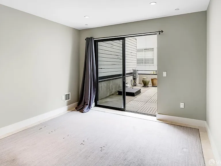 420 Bay St #A — Photo 13