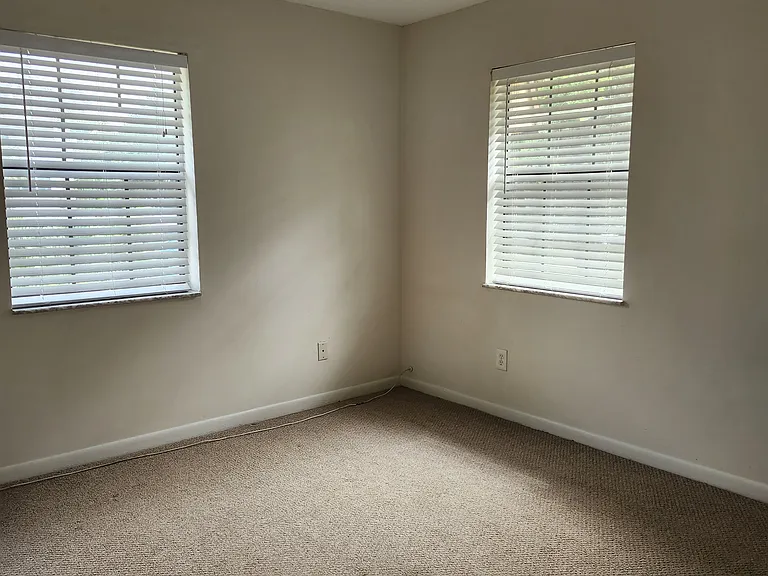 665 SW 4th Ave — Photo 10