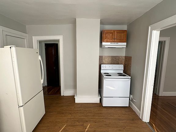 3rd image of 1268 Whalley Ave #C