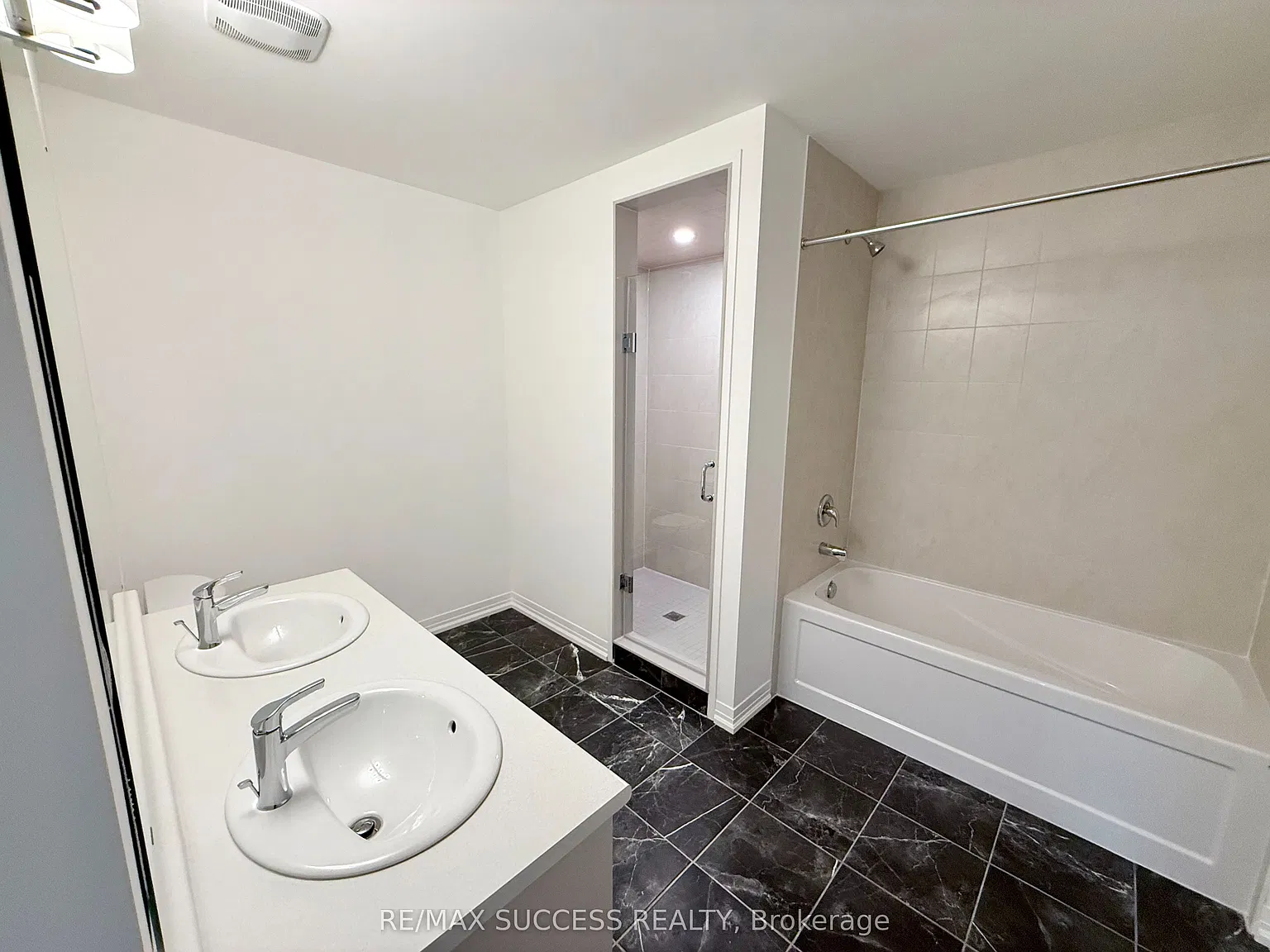 4 bed, $3,200 — Photo 2
