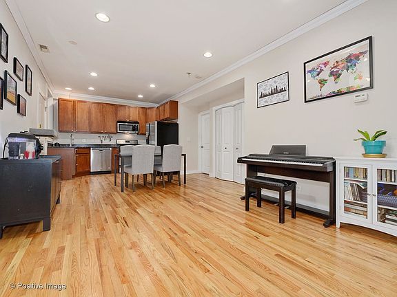 5th image of 1430 N Maplewood Ave APT 201