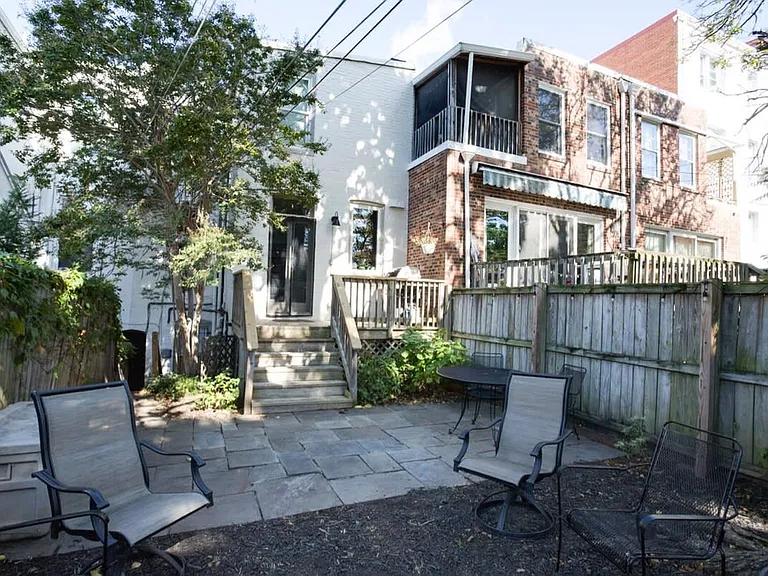 409 D St SE #B — Photo 10