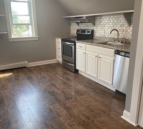 2nd image of 131B E Abbott St