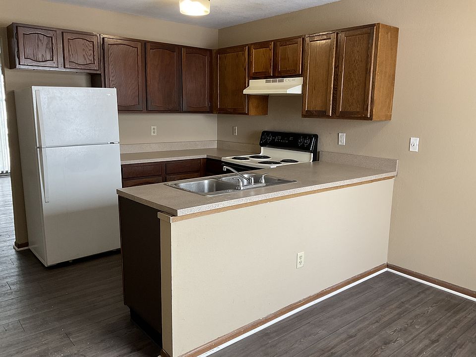 1st image of 304 Stratford Way #1
