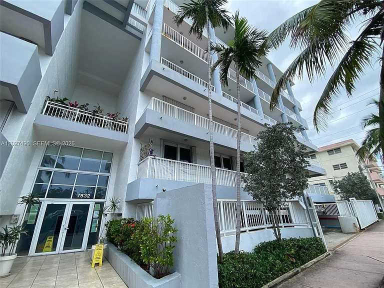 7832 Collins Ave #201 — Photo 4