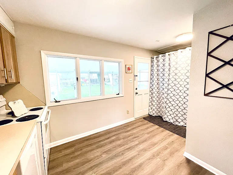 1740 Hanover St — Photo 18