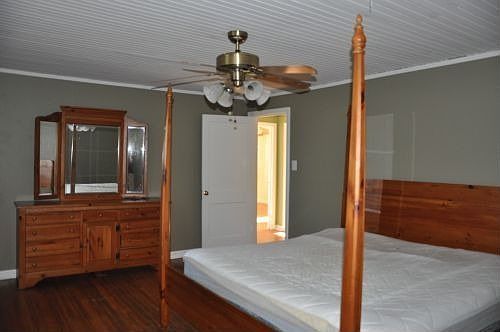 4th image of 3832 Burton Ln